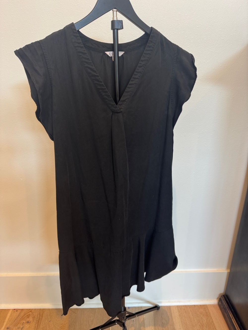 Nanette Lepore Black V-Neck ruffle Cap Sleeve dress - Picture 1 of 3